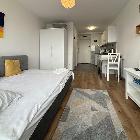 Sweet Life Apartment Next To Metro Station Warschau Exterior foto