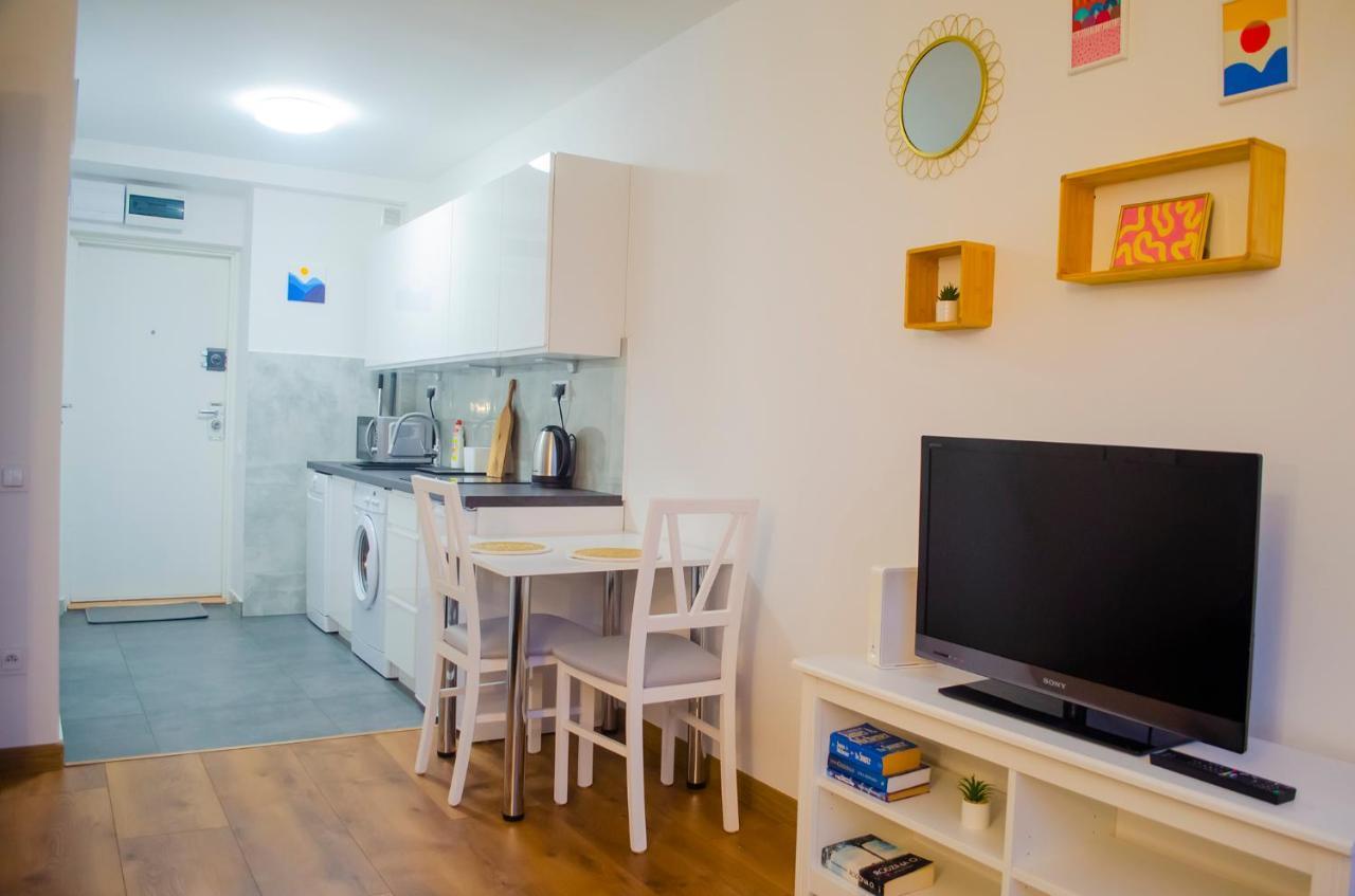Sweet Life Apartment Next To Metro Station Warschau Exterior foto