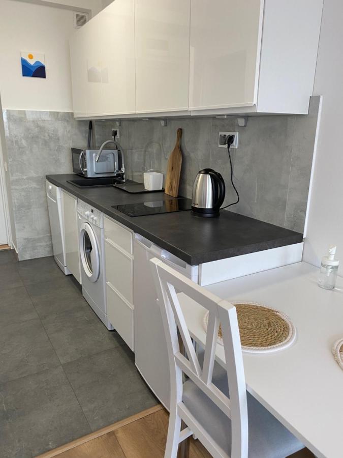 Sweet Life Apartment Next To Metro Station Warschau Exterior foto