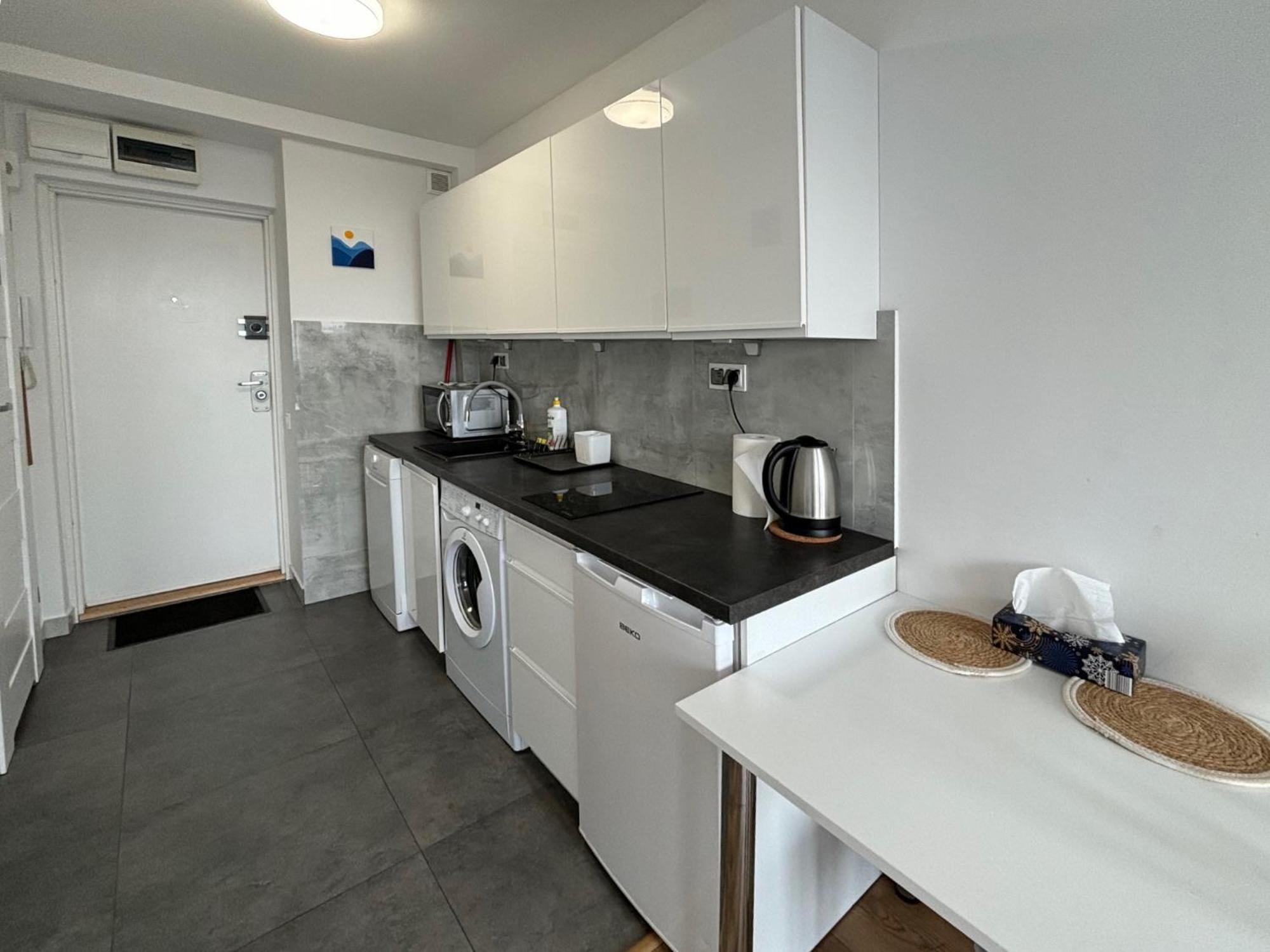Sweet Life Apartment Next To Metro Station Warschau Exterior foto